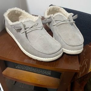 COPY - Grey furry hey dudes